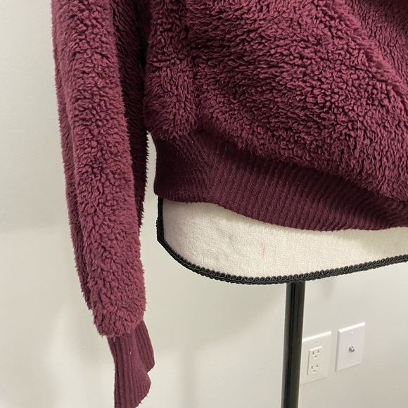 Express Fleece Pullover - Picture 7 of 8